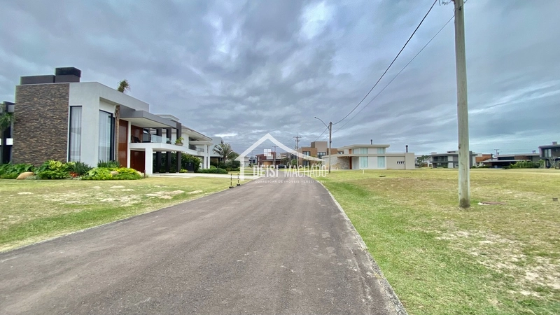 Terreno Beira Lago à Venda no Condomínio Costa Serena: 3ª foto da galeria de imagens do imóvel