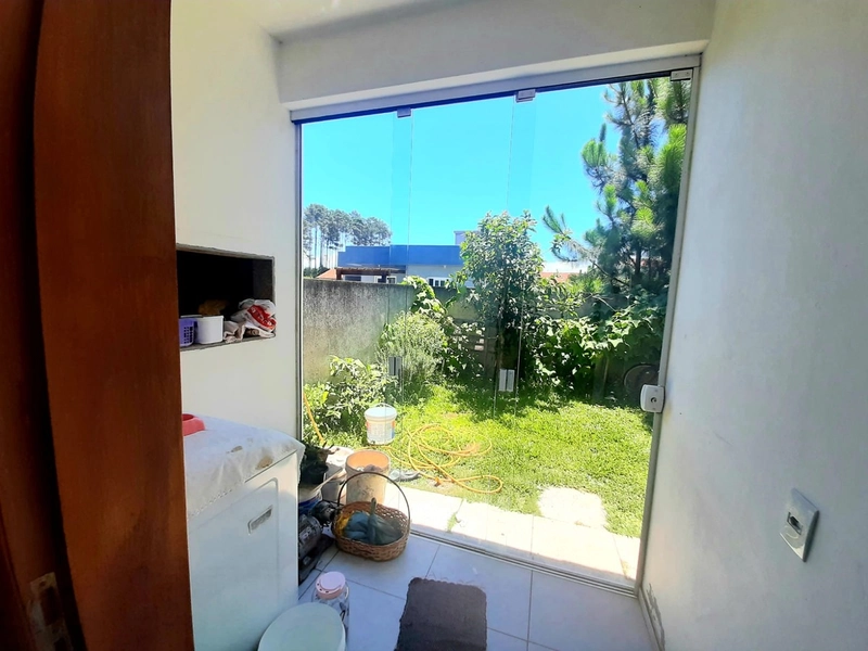 Casa com pátio amplo à 400 metros do mar de Capão Novo!!: 2ª foto da galeria de imagens do imóvel