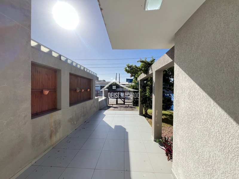 Linda casa geminada em Capão Novo: 2ª foto da galeria de imagens do imóvel