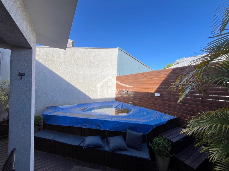 Linda casa geminada em Capão Novo: 3ª foto da galeria de imagens do imóvel