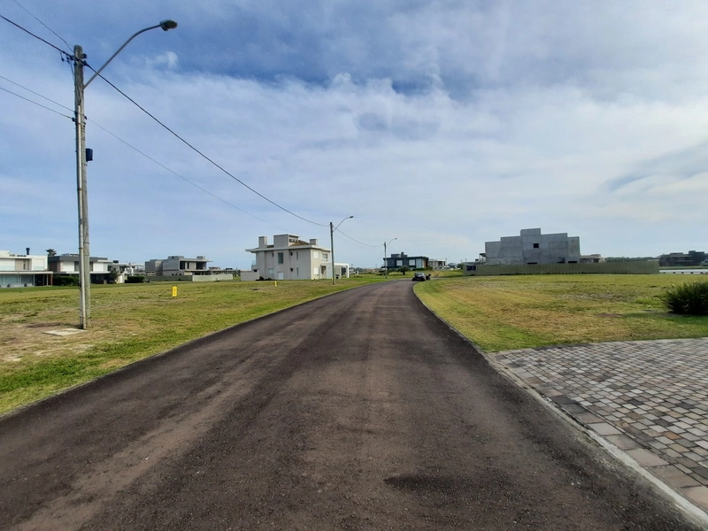 TERRENO BEIRA-LAGO a venda no condomínio Costa Serena: 6ª foto da galeria de imagens do imóvel