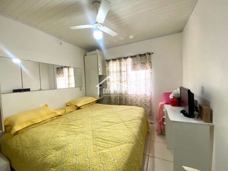 Casa à venda em Capão Novo, em bairro residencial com ótima vizinhança: 1ª foto da galeria de imagens do imóvel