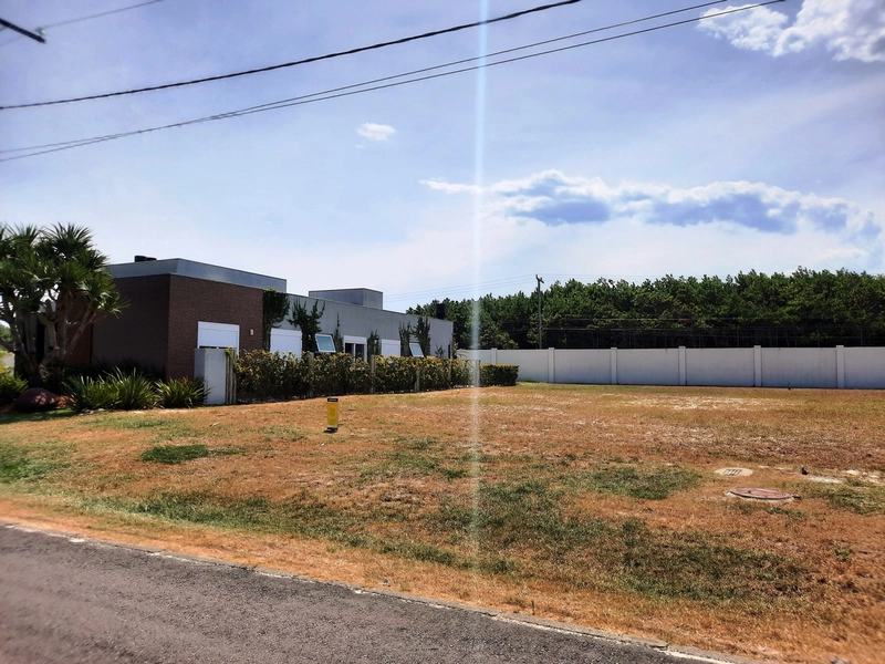 Terreno a venda condomínio Costa Serena fundos para o muro: 2ª foto da galeria de imagens do imóvel