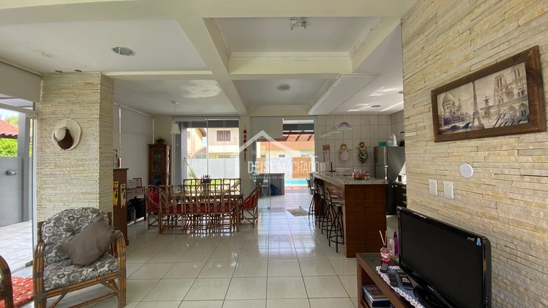 EXCLUSIVIDADE DEISI MACHADO: sobrado 05 dormitórios com piscina!: 6ª foto da galeria de imagens do imóvel