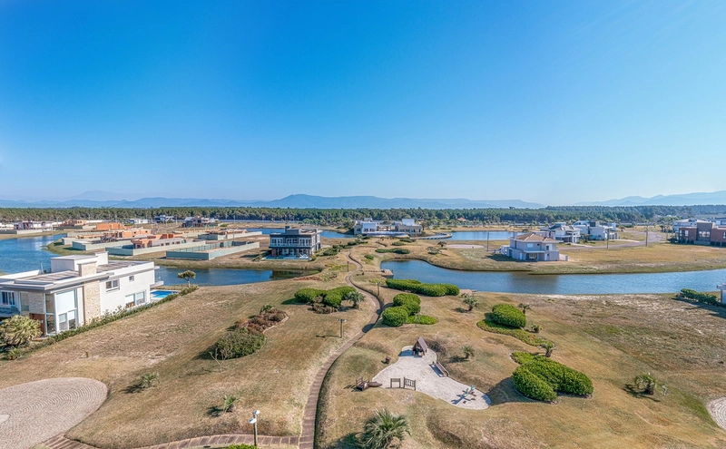 Lote beira-lago com vista diferenciada!: 5ª foto da galeria de imagens do imóvel