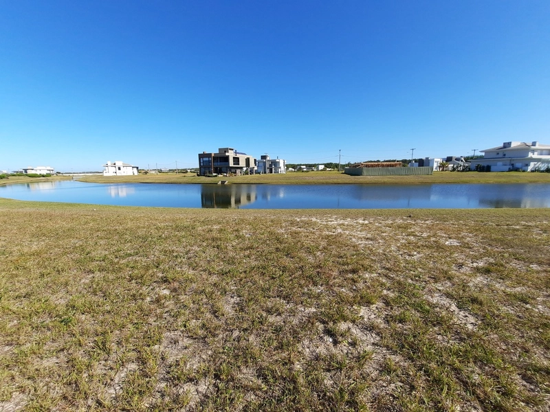 Maravilhoso terreno beira lago: 4ª foto da galeria de imagens do imóvel