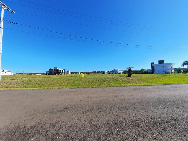 Maravilhoso terreno beira lago: 1ª foto da galeria de imagens do imóvel