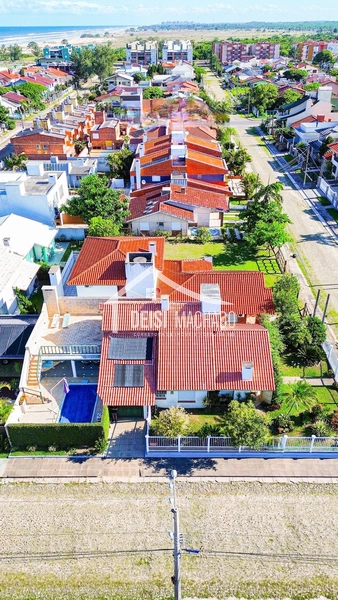 CASA 3 DORMITÓRIOS LOCALIZADA A POUCOS METROS DO MAR!: 1ª foto da galeria de imagens do imóvel