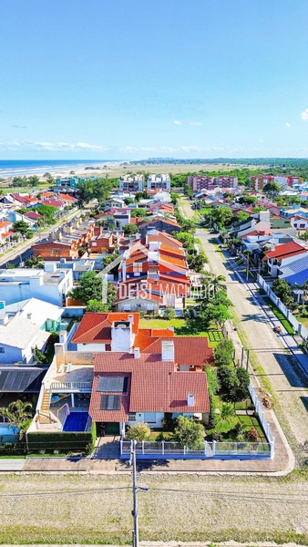 CASA 3 DORMITÓRIOS LOCALIZADA A POUCOS METROS DO MAR!: 5ª foto da galeria de imagens do imóvel