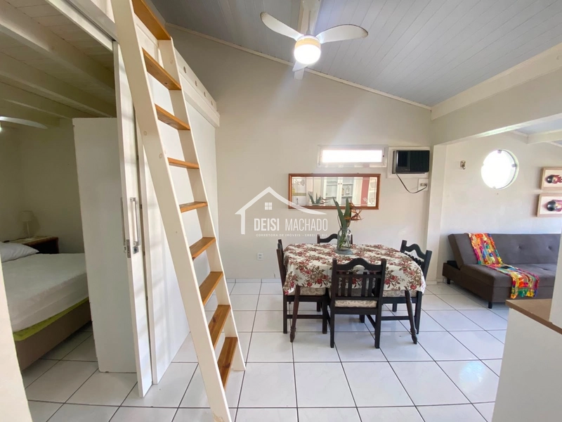 Apartamento térreo em prédio com piscinas em CAPÃO NOVO: 2ª foto da galeria de imagens do imóvel