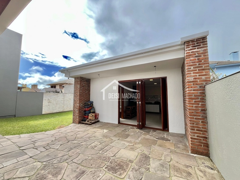 Sobrado amplo e completo em Capão Novo: 6ª foto da galeria de imagens do imóvel