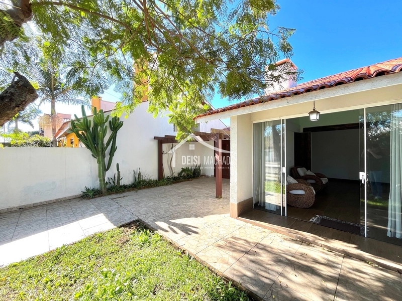 EXCELENTE CASA A VENDA EM CAPÃO NOVO: 2ª foto da galeria de imagens do imóvel