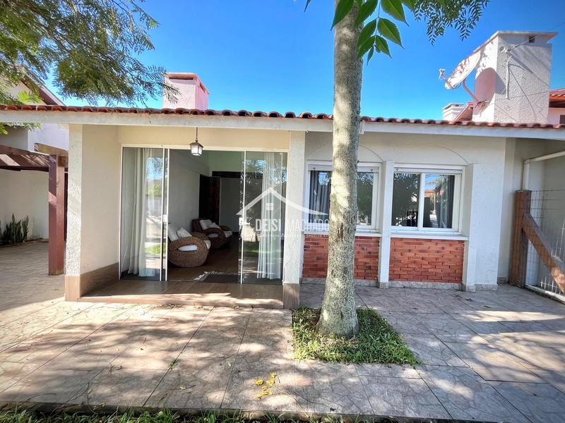 EXCELENTE CASA A VENDA EM CAPÃO NOVO: 1ª foto da galeria de imagens do imóvel