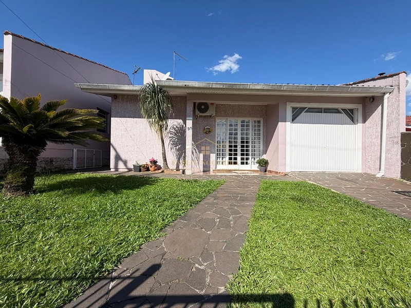 Vendo ótima casa com 3 dormitórios em excelente localização!: 1ª foto da galeria de imagens do imóvel