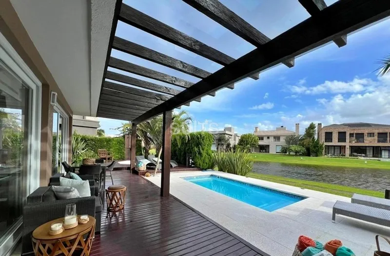 Sobrado beira lago à venda no condomínio Ventura!: 14ª foto da galeria de imagens do imóvel