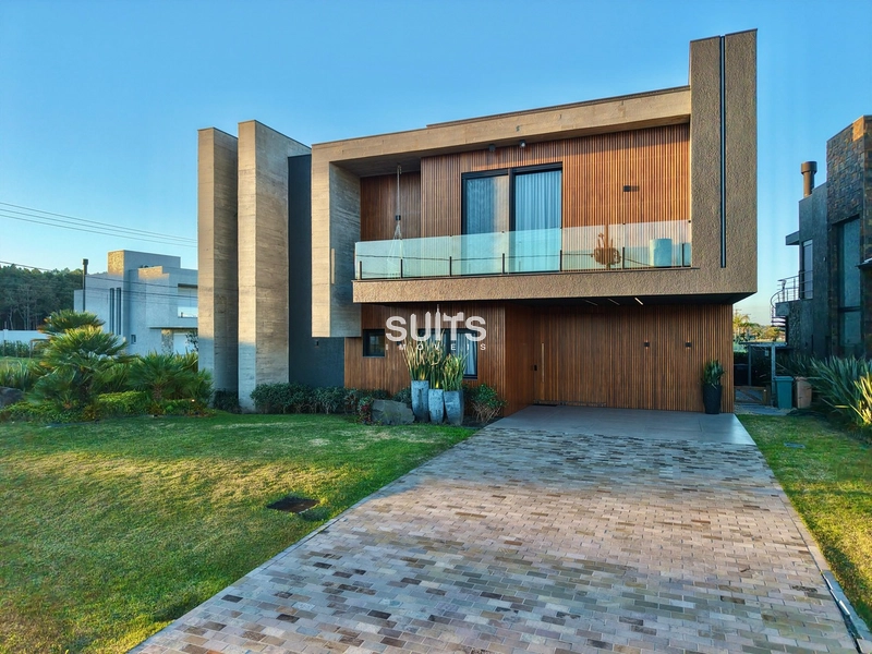 Linda mansão à venda no condomínio Costa Serena em Capão da Canoa: 1ª foto da galeria de imagens do imóvel