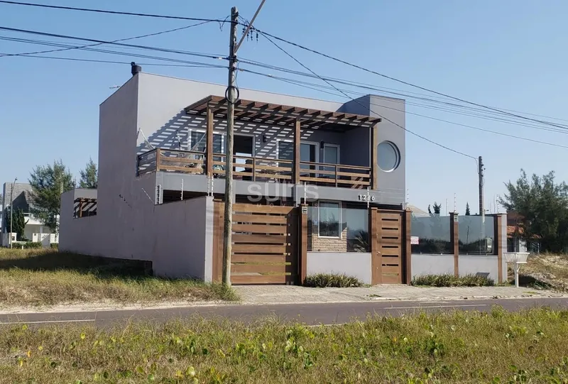 Lindo Sobrado Beira Mar em Atlântida Sul: 2ª foto da galeria de imagens do imóvel