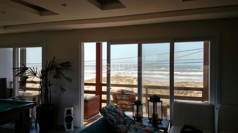 Lindo Sobrado Beira Mar em Atlântida Sul: 12ª foto da galeria de imagens do imóvel