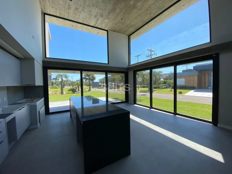 Excelente sobrado de frente para o lago no condomínio Acqualina: 4ª foto da galeria de imagens do imóvel