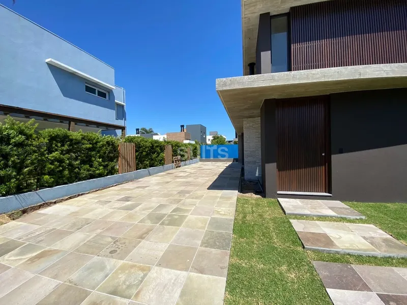 Excelente sobrado de frente para o lago no condomínio Acqualina: 3ª foto da galeria de imagens do imóvel