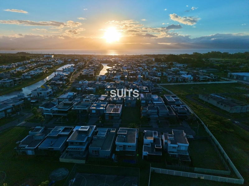 Excelente sobrado à venda no condomínio Capão Ilhas: 1ª foto da galeria de imagens do imóvel