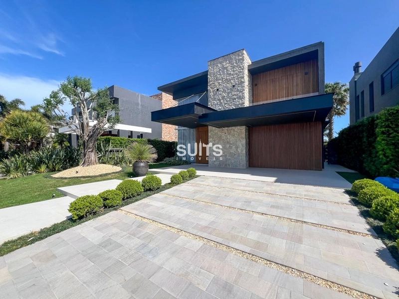 Excelente sobrado beira lago no condomínio Malibu: 1ª foto da galeria de imagens do imóvel