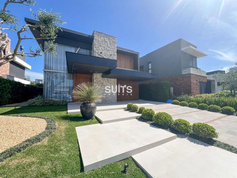 Excelente sobrado beira lago no condomínio Malibu: 2ª foto da galeria de imagens do imóvel