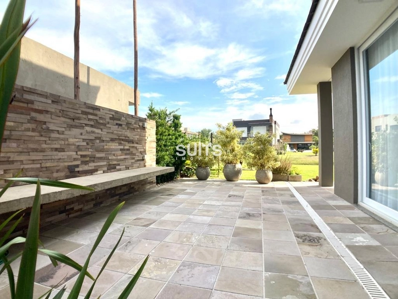 Magnífico sobrado à venda no condomínio Villaggio em Atlântida: 33ª foto da galeria de imagens do imóvel