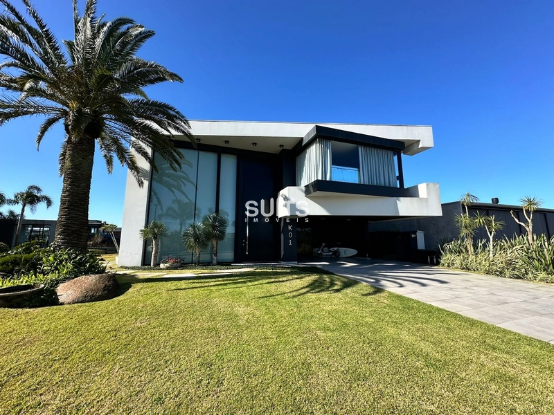 Mansão beira lago mobiliada e decorada: 1ª foto da galeria de imagens do imóvel