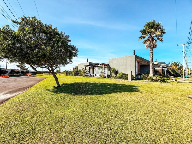 Excelente casa à venda no condomínio Riviera: 1ª foto da galeria de imagens do imóvel