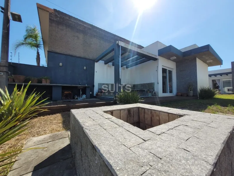 Ótima casa à poucos metros do mar na praia de Rainha do Mar: 2ª foto da galeria de imagens do imóvel