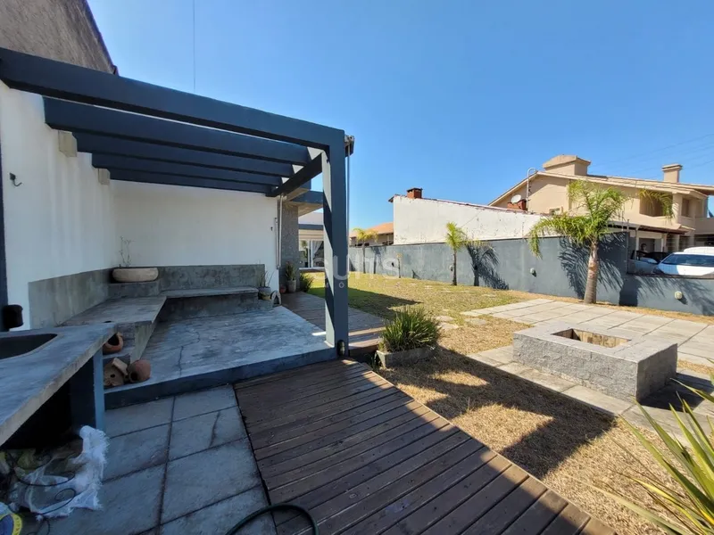 Ótima casa à poucos metros do mar na praia de Rainha do Mar: 3ª foto da galeria de imagens do imóvel