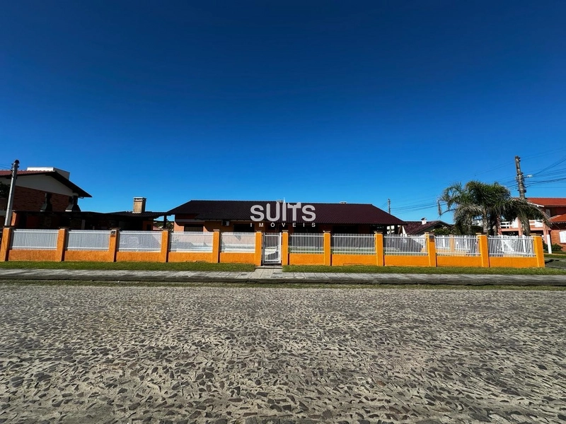 Excelente casa com 2 terrenos à venda na praia do Arpoador: 1ª foto da galeria de imagens do imóvel