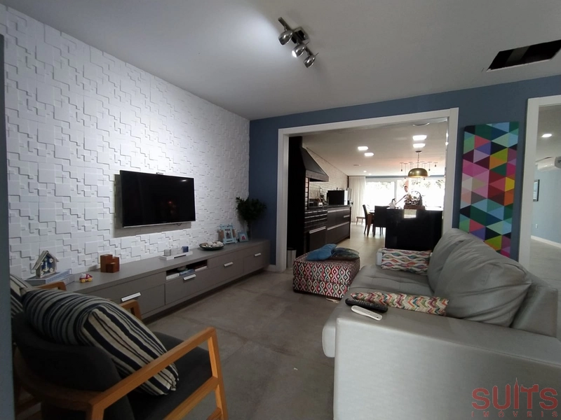 Incrível casa à venda no condomínio Páteo Marbella: 3ª foto da galeria de imagens do imóvel