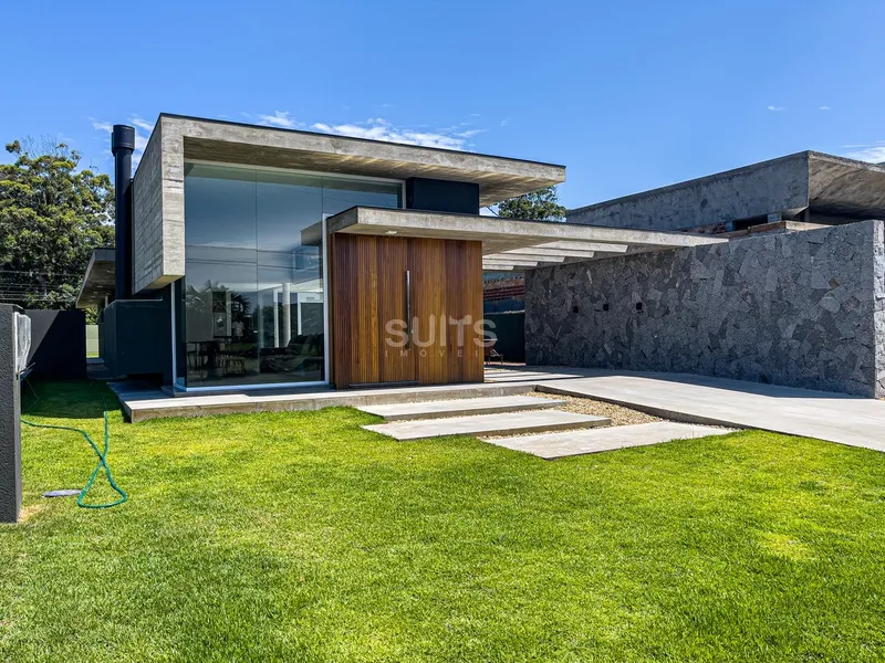 Belíssima casa no condomínio Villaggio Atlântida: 2ª foto da galeria de imagens do imóvel