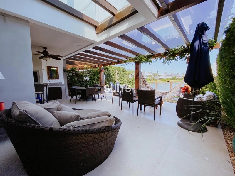 Sobrado beira lago, mobiliado e decorado, condomínio Rossi Atântida: 1ª foto da galeria de imagens do imóvel