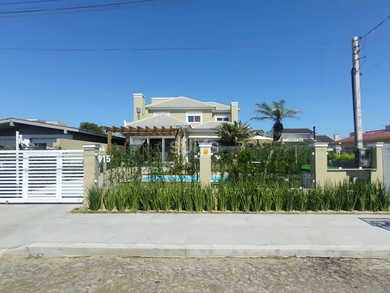 Excelente sobrado à poucos metros do mar no Centro de Xangri-Lá: 2ª foto da galeria de imagens do imóvel