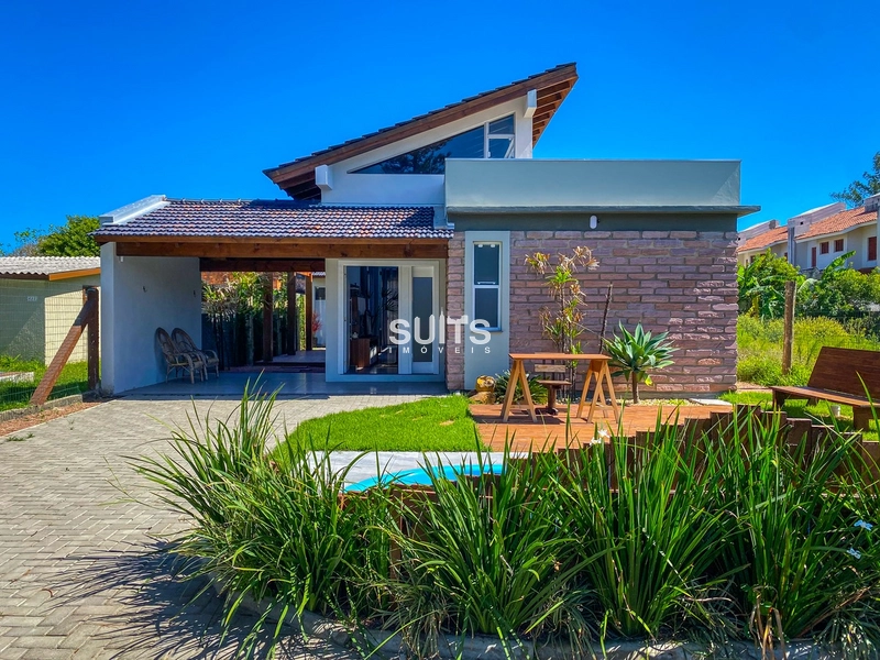 Belíssima casa a 01 quadra do mar no Centro de Xangri-Lá: 1ª foto da galeria de imagens do imóvel