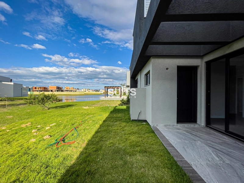 Incrível casa com linda vista para o lago no condomínio Riviera: 12ª foto da galeria de imagens do imóvel