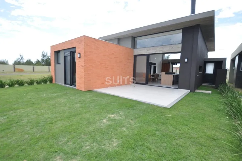 Linda casa com vista para o lago no condomínio Riviera: 26ª foto da galeria de imagens do imóvel