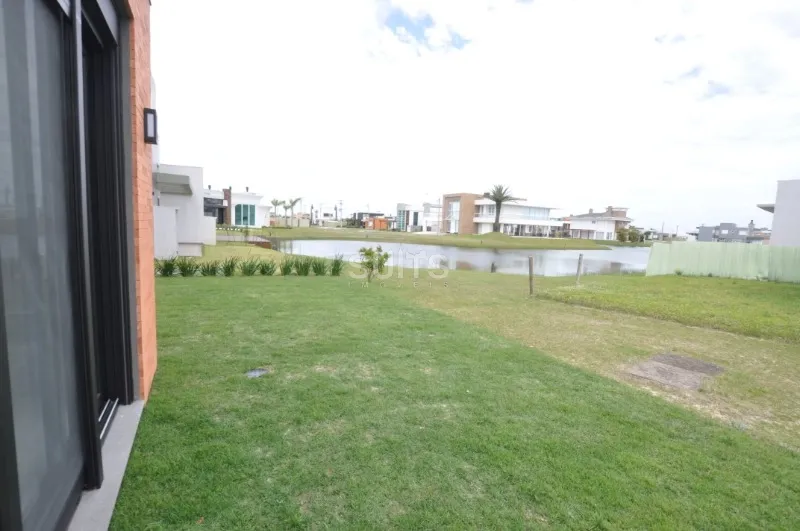 Linda casa com vista para o lago no condomínio Riviera: 27ª foto da galeria de imagens do imóvel