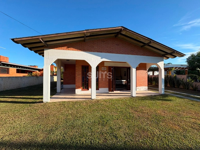 Excelente casa à poucos metros do mar no Centro de Xangri-Lá: 2ª foto da galeria de imagens do imóvel