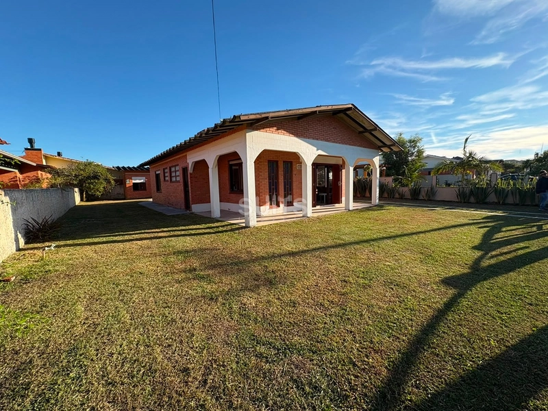 Excelente casa à poucos metros do mar no Centro de Xangri-Lá: 3ª foto da galeria de imagens do imóvel