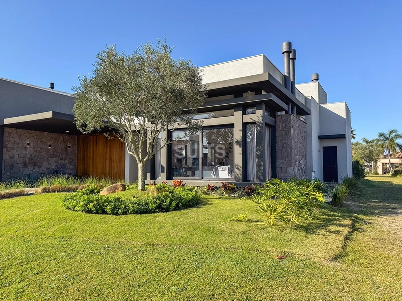 Excelente casa térrea à venda no condomínio Riviera em Xangri-lá: 2ª foto da galeria de imagens do imóvel