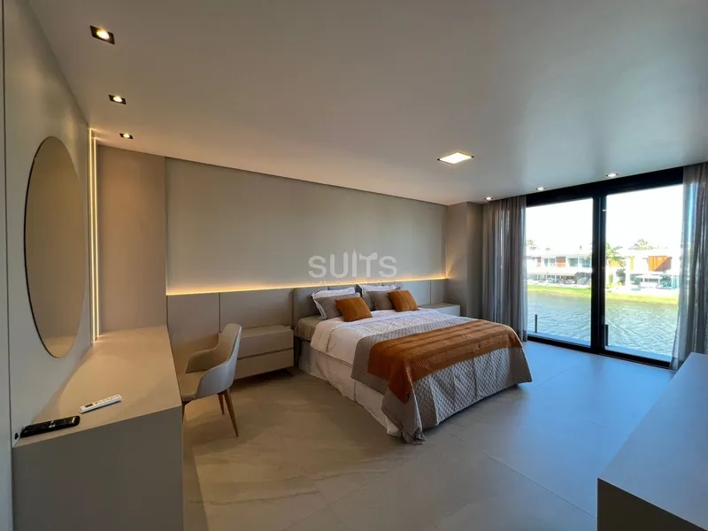 Mansão beira lago com padrão AAA no condomínio Enseada: 31ª foto da galeria de imagens do imóvel