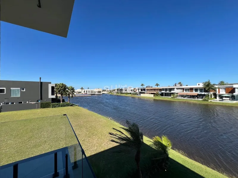 Mansão beira lago com padrão AAA no condomínio Enseada: 42ª foto da galeria de imagens do imóvel