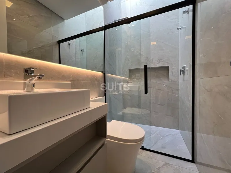 Mansão beira lago com padrão AAA no condomínio Enseada: 32ª foto da galeria de imagens do imóvel