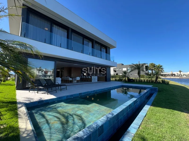 Mansão beira lago com padrão AAA no condomínio Enseada: 40ª foto da galeria de imagens do imóvel