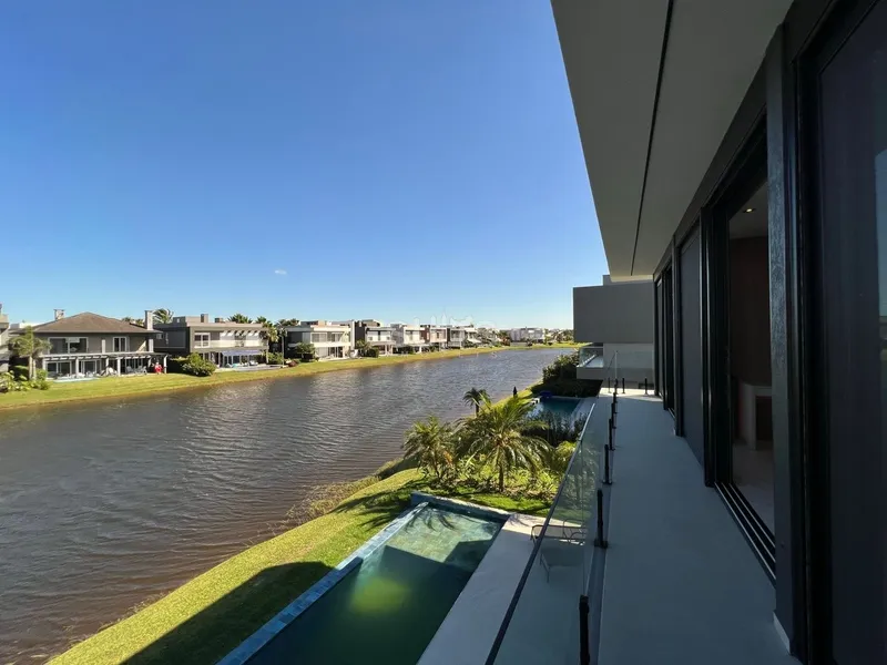 Mansão beira lago com padrão AAA no condomínio Enseada: 43ª foto da galeria de imagens do imóvel