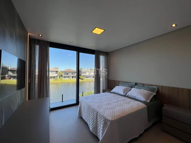 Mansão beira lago com padrão AAA no condomínio Enseada: 19ª foto da galeria de imagens do imóvel